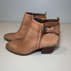 Franco Sarto NWOT L-Garda Tan Leather Ankle Boots Women's 7 Buckle Zipper